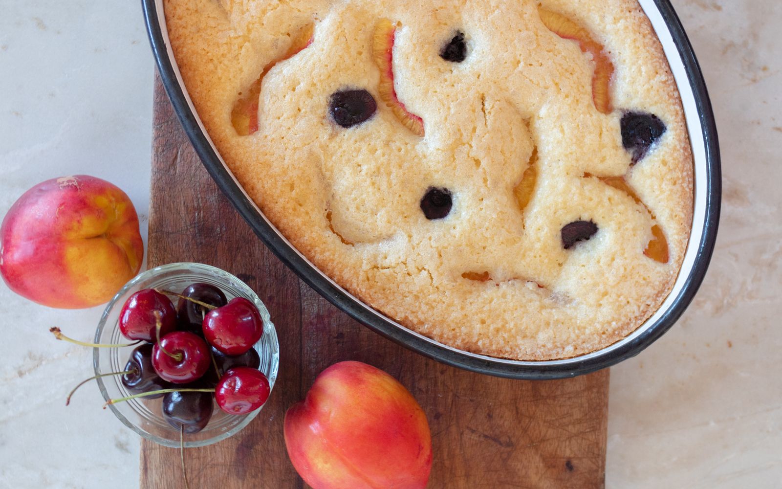 Torta de pelones y cerezas