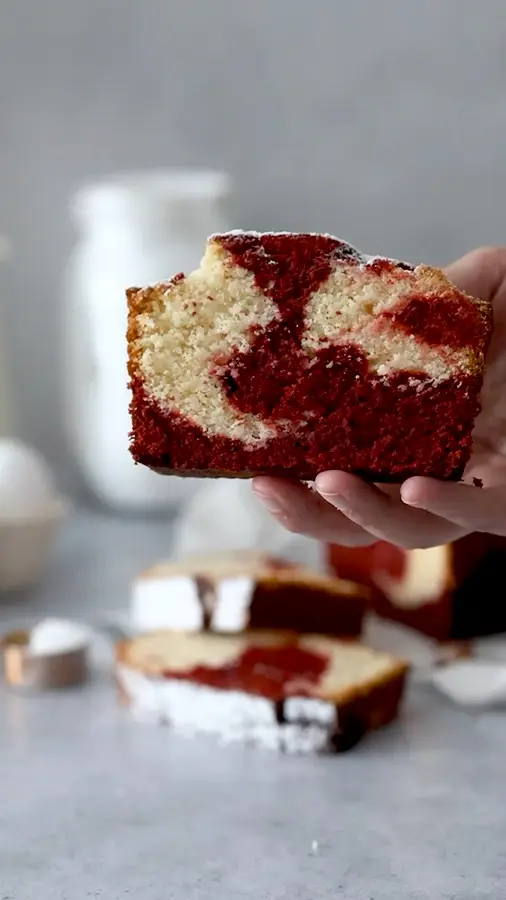 Video: budín marmolado red velvet, del batido al corte con vetas rojas